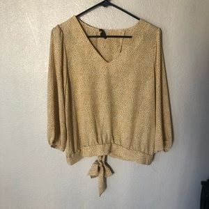 😎Pretty yellow and white blouse